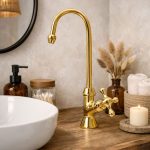 Vintage Gepolijste Messing Badkamerkraan – Kruishendel Zwanenhalskraan