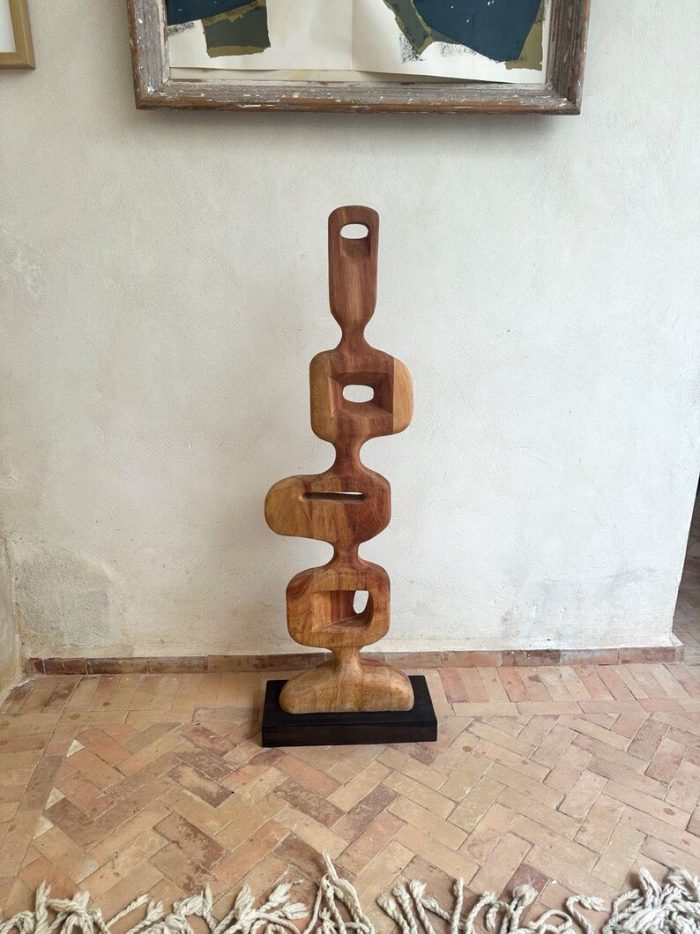 Abstracte Walnoothouten Totem – Handgemaakte Houten Sculptuur - Afbeelding 4