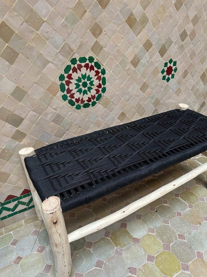 Handgeweven Marokkaanse Bank met Zwart Touw – Handgemaakt van Eucalyptushout - Afbeelding 2