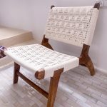 Marokkaanse Fauteuil van Walnoothout met Wit Koord – Handgeweven Relaxstoel