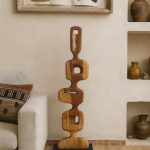Abstracte Walnoothouten Totem – Handgemaakte Houten Sculptuur