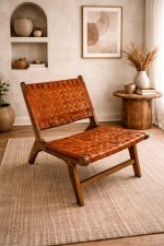 Marokkaanse Fauteuil van Walnoothout met Bruin Leer – Handgemaakte Lounge Stoel