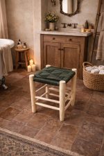Kleine Handgemaakte Marokkaanse Houten Kruk met Groen Touw – Boho Stijl