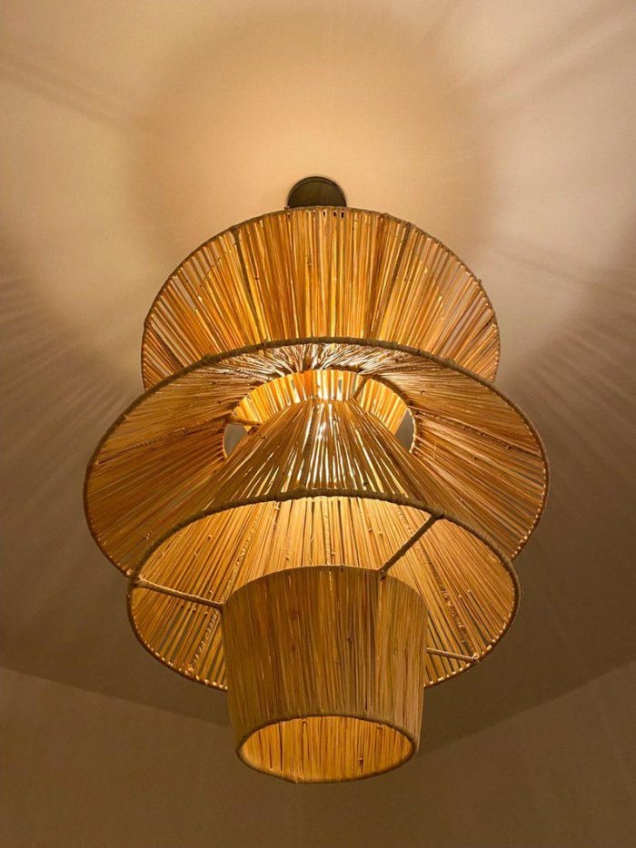 Handgeweven Raffia Hanglamp – Meerlagig Piramide Ontwerp - Afbeelding 8