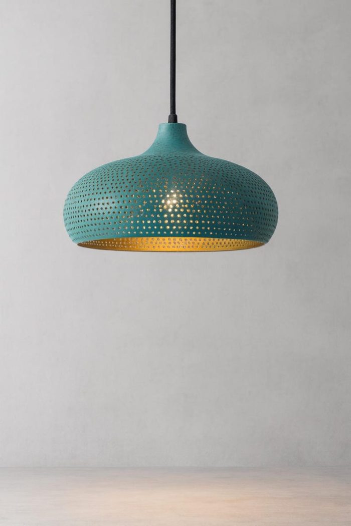 Gehamerde Messing Hanglamp met Turquoise Patina - Afbeelding 3
