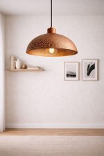 Gehamerde Messing Hanglamp met Bruine Patina