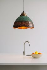 Gehamerde Messing Hanglamp met Bruine Patina - Afbeelding 3