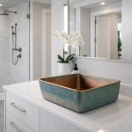 Vierkante Koperen Opbouw Wasbak met Turquoise Patina – Gehamerde Badkamerkom