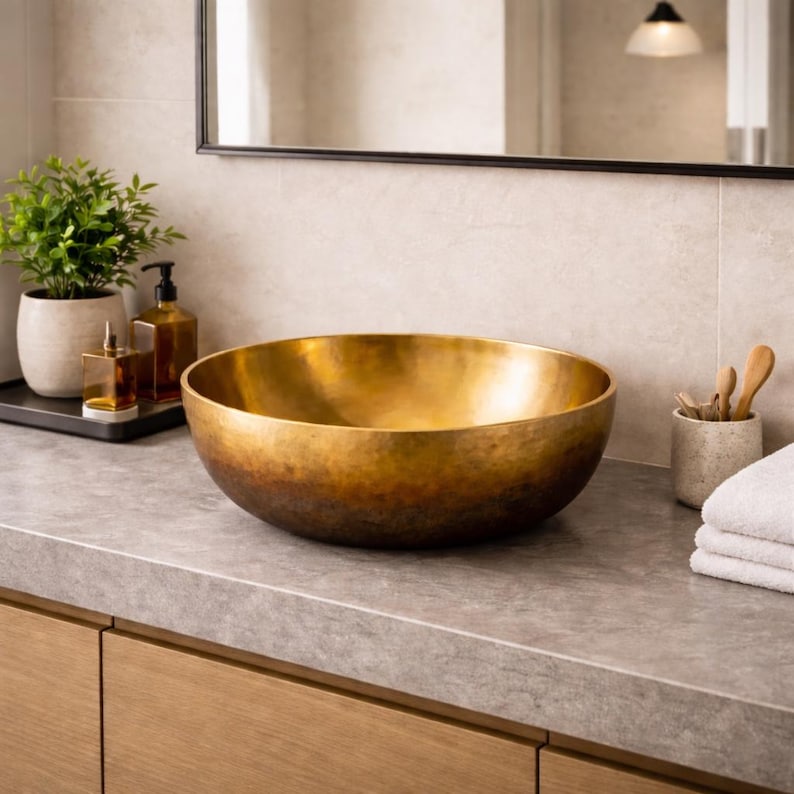 il_794xN.7619411940_k2x7 Handgemaakte Gehamerde Koperen Opbouw Waskom - Afbeelding 1