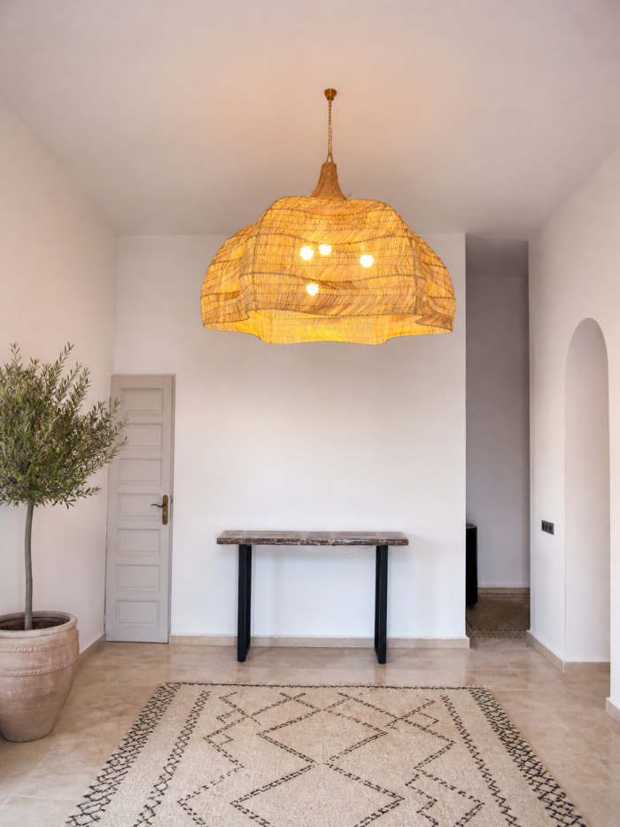 Sculptural Raffia Pendant Light – Handmade Moroccan Wavy Ceiling Lamp